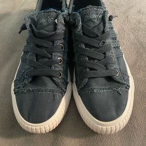 Blowfish Malibu women’s sneakers, navy size US 9.5.